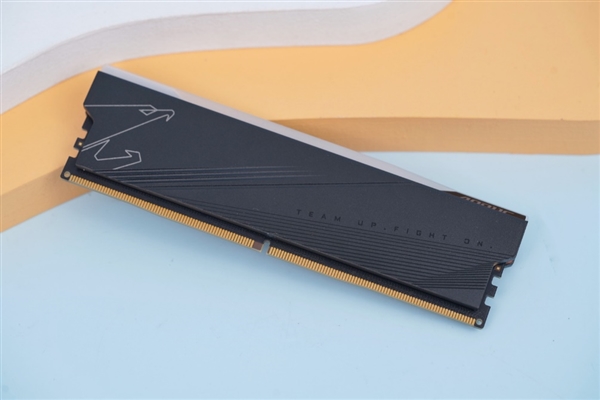 一对2999元!技嘉AORUS RGB DDR5-6000内存套装图赏