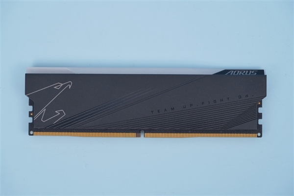 一对2999元!技嘉AORUS RGB DDR5-6000内存套装图赏