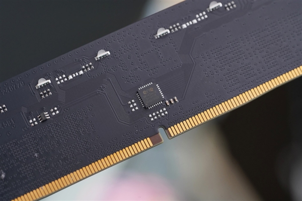 一对2999元!技嘉AORUS RGB DDR5-6000内存套装图赏