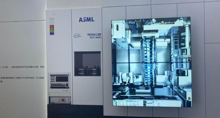 ASML崭露头角，夺得全球最大半导体设备制造商宝座