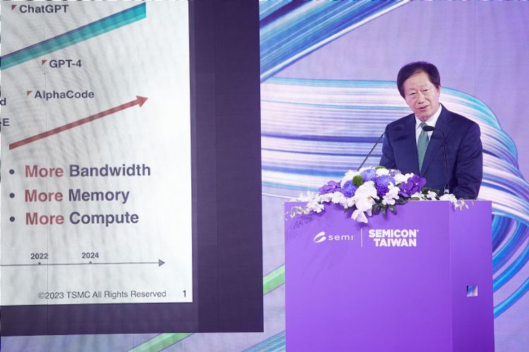 刘德音预期CoWoS1年半后便能100%满足需求，短缺只是暂时性现象。李建梁摄