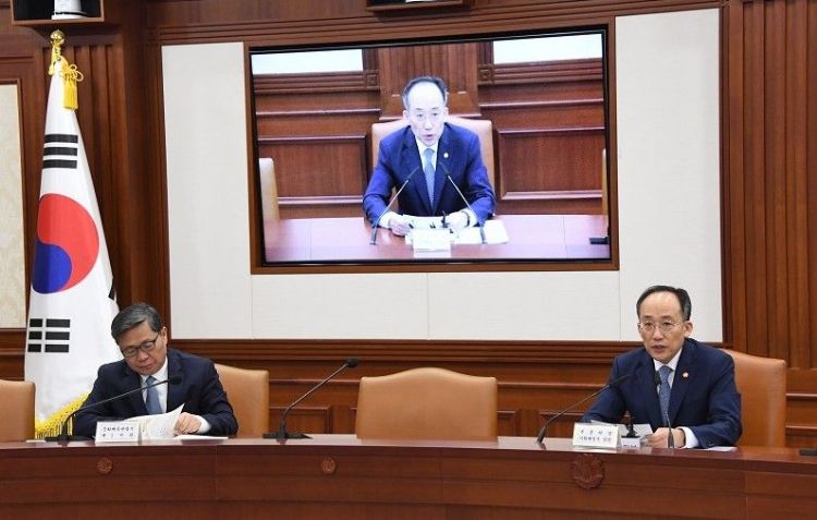 韩国企划财政部长秋庆镐主持「紧急经济长官会议暨出口投资对策会议」。韩国企划财政部 韩国企划财政部长秋庆镐主持「紧急经济长官会议暨出口投资对策会议」。韩国企划财政部