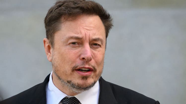 Tesla解散Dojo团队，AI芯片战略转向三星与台积电