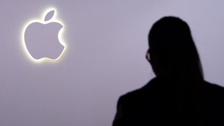 苹果首款折叠iPhone预计9月发布，售价或超2000美元