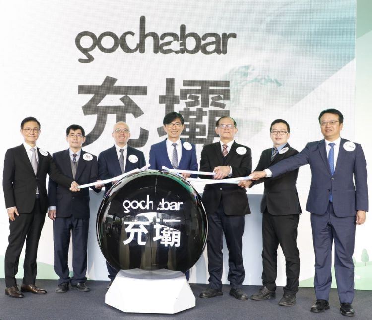 (左起)仰德集团副CEO谢汉章、和泰汽车董事黄文瑞、起而行绿能董事长简金品、经济部技术处处长邱求慧、工研院协理胡竹生、工业局专门委员童建强、和泰集团和润企业总经理林彦良共同出席充坝成立记者会。工研院 (左起)仰德集团副CEO谢汉章、和泰汽车董事黄文瑞、起而行绿能董事长简金品、经济部技术处处长邱求慧、工研院协理胡竹生、工业局专门委员童建强、和泰集团和润企业总经理林彦良共同出席充坝成立记者会。工研院