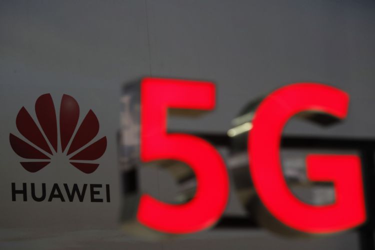 国内业界传出华为Mate 60 Pro已追单上看1,500~1,700万支。对此,华为方面暂无回应。法新社 国内业界传出华为Mate 60 Pro已追单上看1,500~1,700万支。对此,华为方面暂无回应。法新社