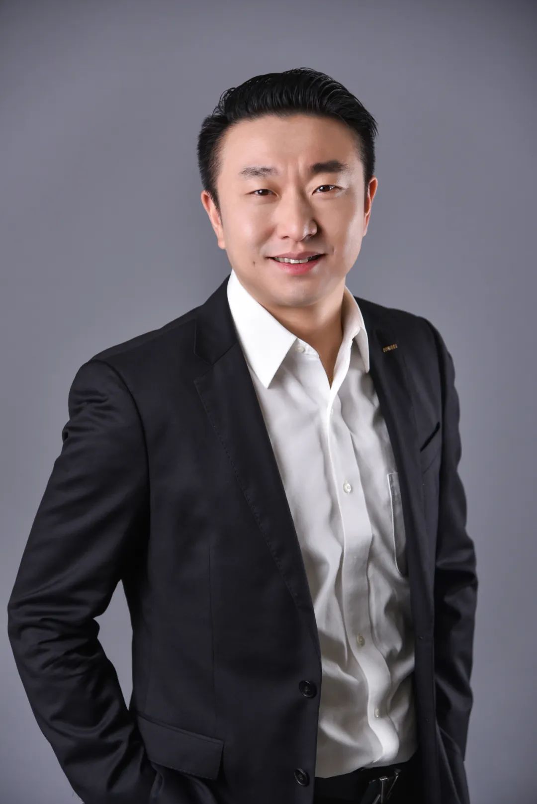 2001 年,苏欣加入艾睿电子.