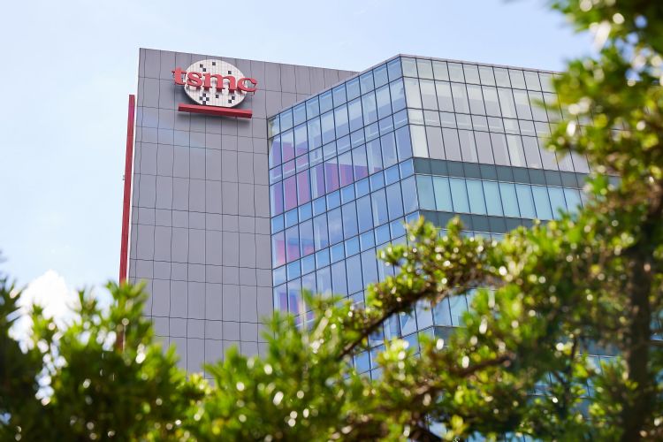 台积电受惠苹果新机与NVIDIA的AI芯片放量，第4季产能利用率、营收将持续回升。李建梁摄（数据照）