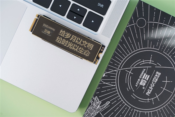 速度达7.4GB/s!长江存储致态TiPro7000三体联名版图赏
