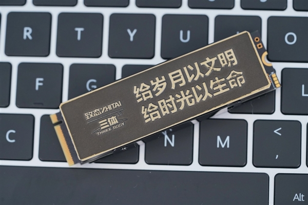 速度达7.4GB/s!长江存储致态TiPro7000三体联名版图赏