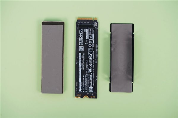 速度达7.4GB/s!长江存储致态TiPro7000三体联名版图赏