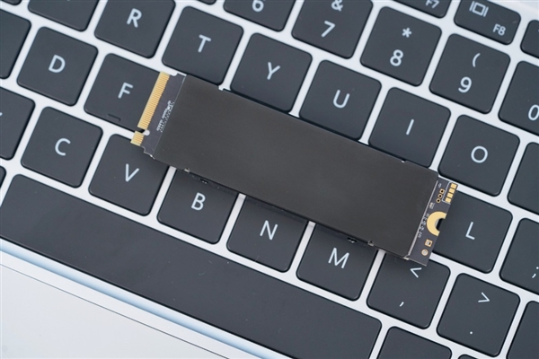 速度达7.4GB/s!长江存储致态TiPro7000三体联名版图赏