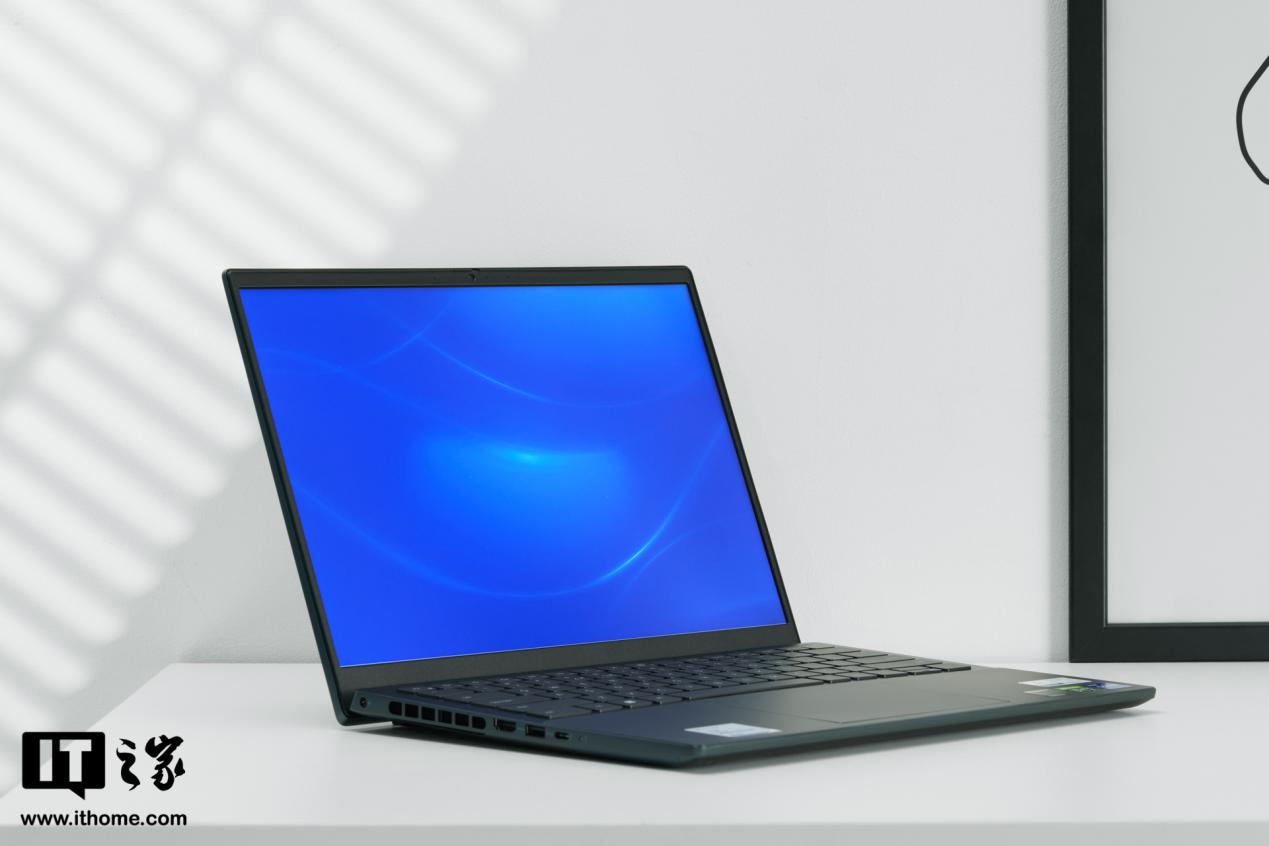 【IT之家评测室】戴尔灵越 14 Plus 评测 & 对比 MacBook Air：12 代酷睿异构 + RTX 独显加速才是真正生产力
