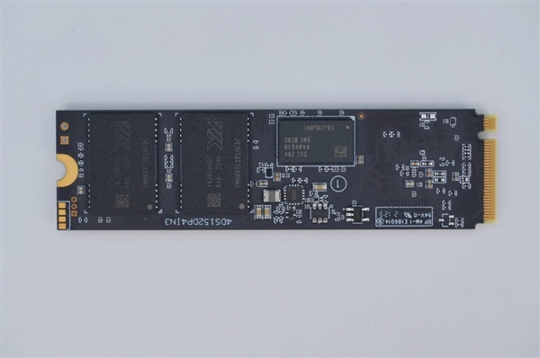 速度达7.4GB/s!长江存储致态TiPro7000三体联名版图赏