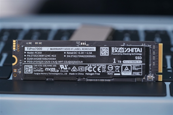 速度达7.4GB/s!长江存储致态TiPro7000三体联名版图赏