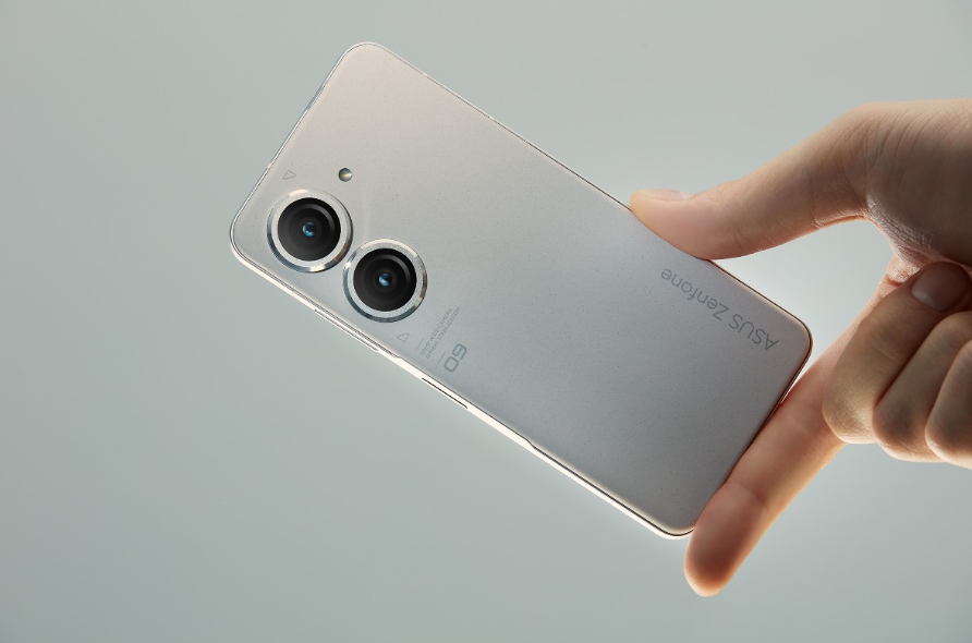 约 5500 元起，小屏旗舰华硕 Zenfone 9 发布：骁龙 8 + Gen1、5.9 英寸、3.5mm 耳机孔、IP68 防尘防水
