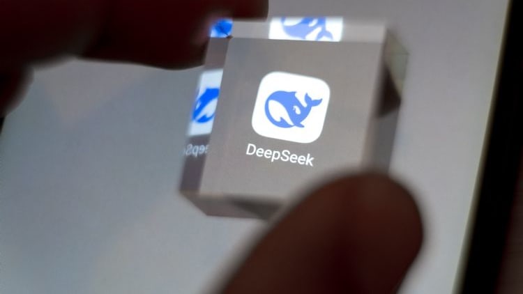 DeepSeek旗舰模型优惠延期，首轮融资目标五百亿