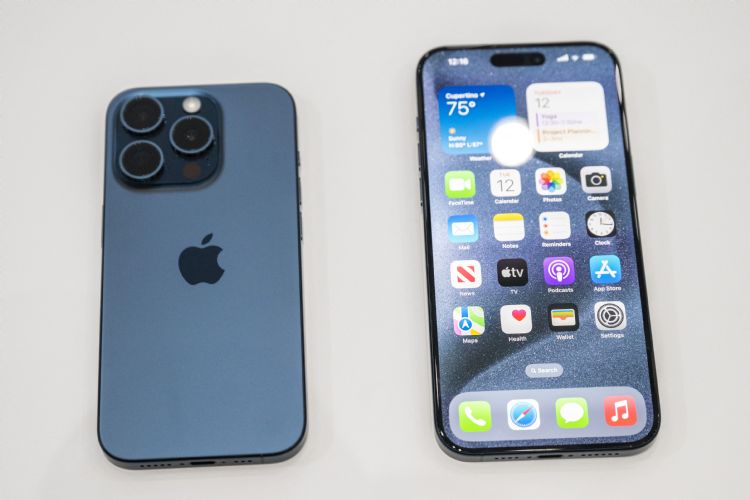 首波供应iPhone 15 Pro Max是否搭载潜望镜头成了供应链热议话题。法新社