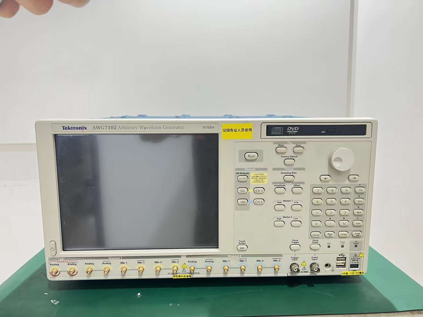 keysight E5260A IV 分析仪 / 8 插槽精密型测量主机