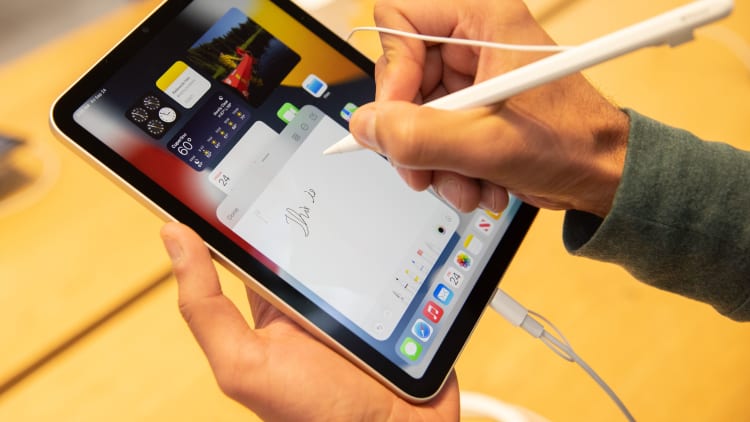 苹果折叠iPhone或将秋季发布，屏幕设计类似iPad mini