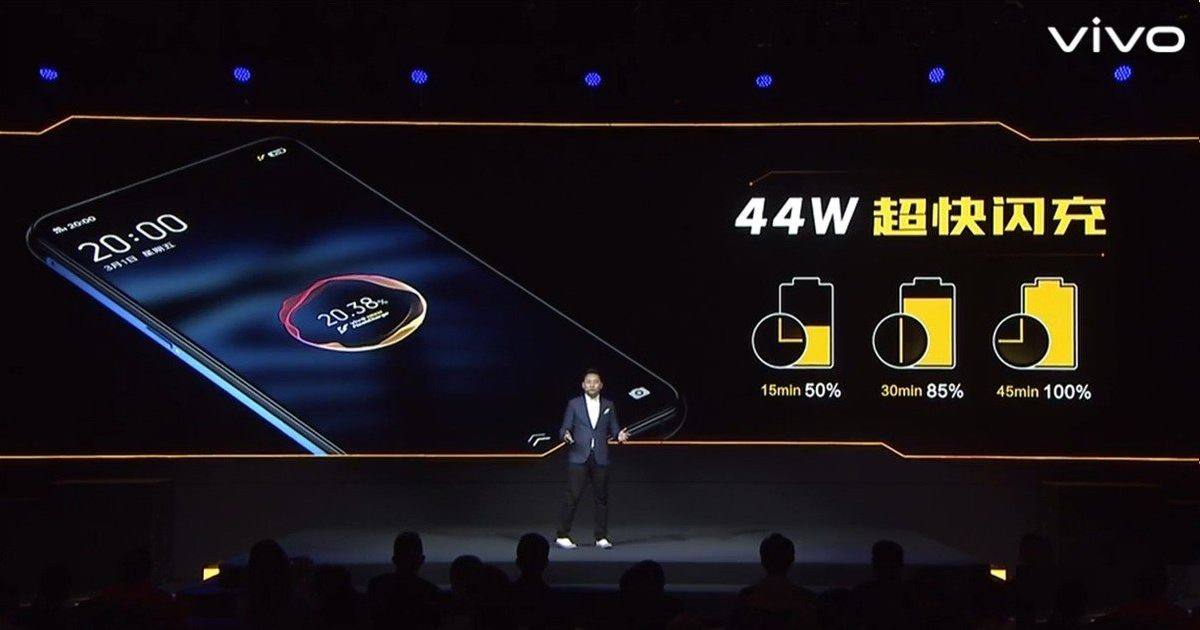 iQOO 10系列将搭载200W超快闪充，其充电器密度或超2W/cm³