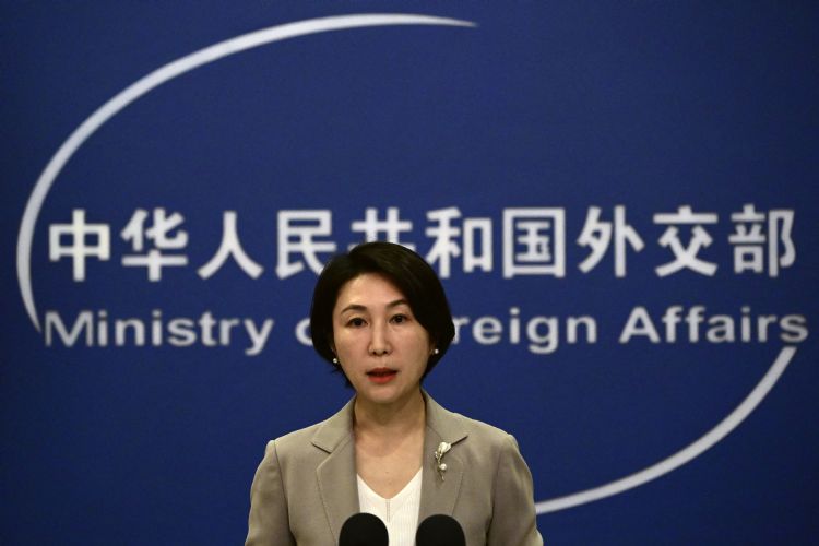 国内外交部新闻发言人毛宁强调，对国内的打压和遏制阻挡不了国内的发展，且会更坚定往自主发展方向迈进。法新社