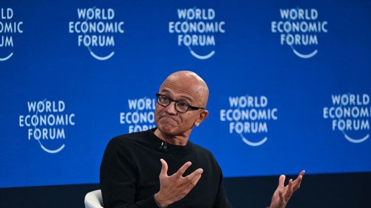 微软CEO罕见吐槽合作伙伴,称AI模型限制太严