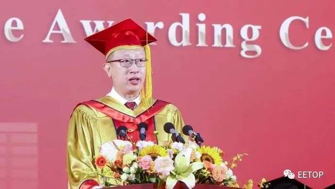 谈到芯片、谈到龙芯之母，国科大校长哭了：别让卡脖子那双无形之手遏制我们发展！