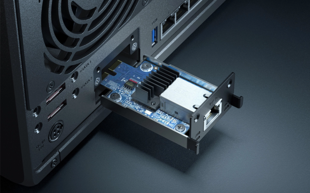 群晖推出新款 DS1522+ NAS:搭载锐龙处理器,五盘位 图片