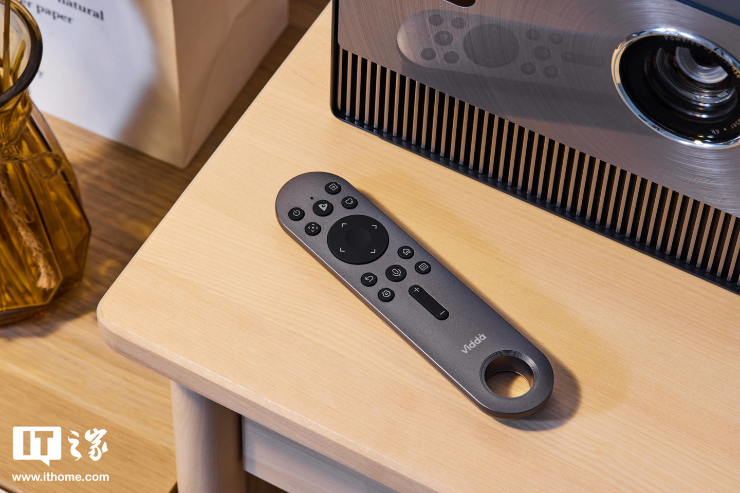 【IT之家开箱】Vidda 4K 全色激光投影 C1 图赏:百搭造型,便携属性 图片