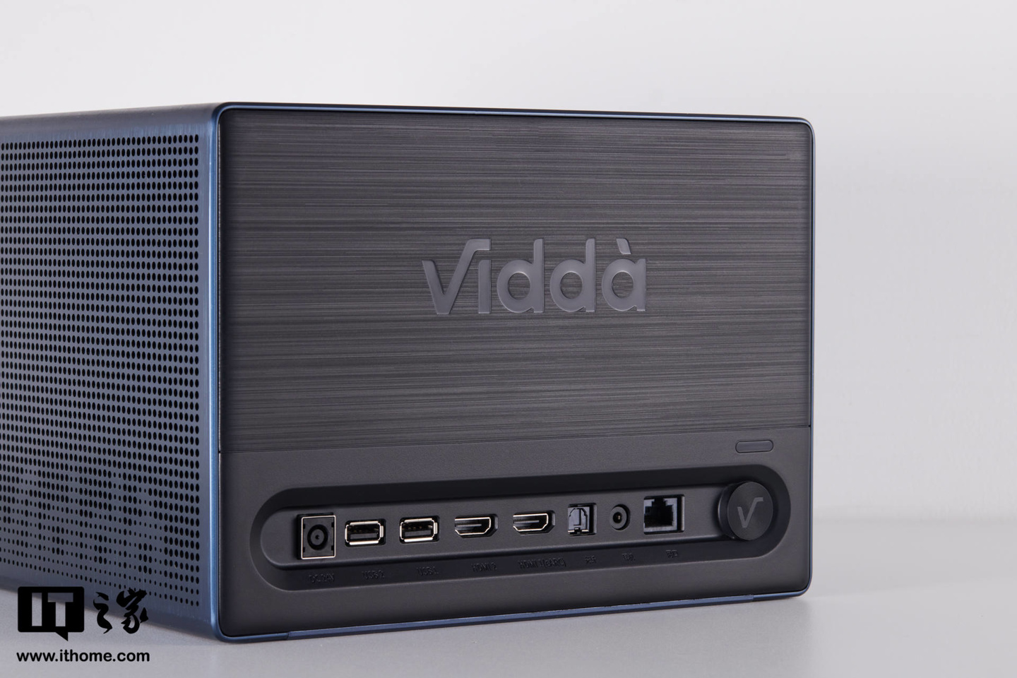 【IT之家开箱】Vidda 4K 全色激光投影 C1 图赏:百搭造型,便携属性 图片