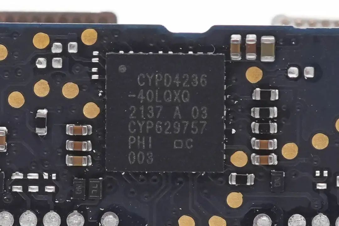 苹果35w双c口充电器拆解