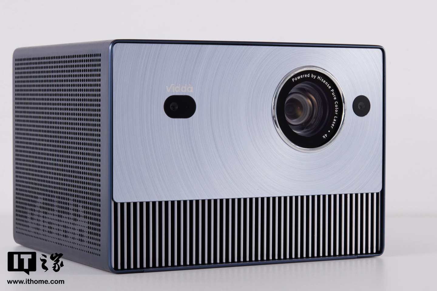 【IT之家开箱】Vidda 4K 全色激光投影 C1 图赏:百搭造型,便携属性 图片