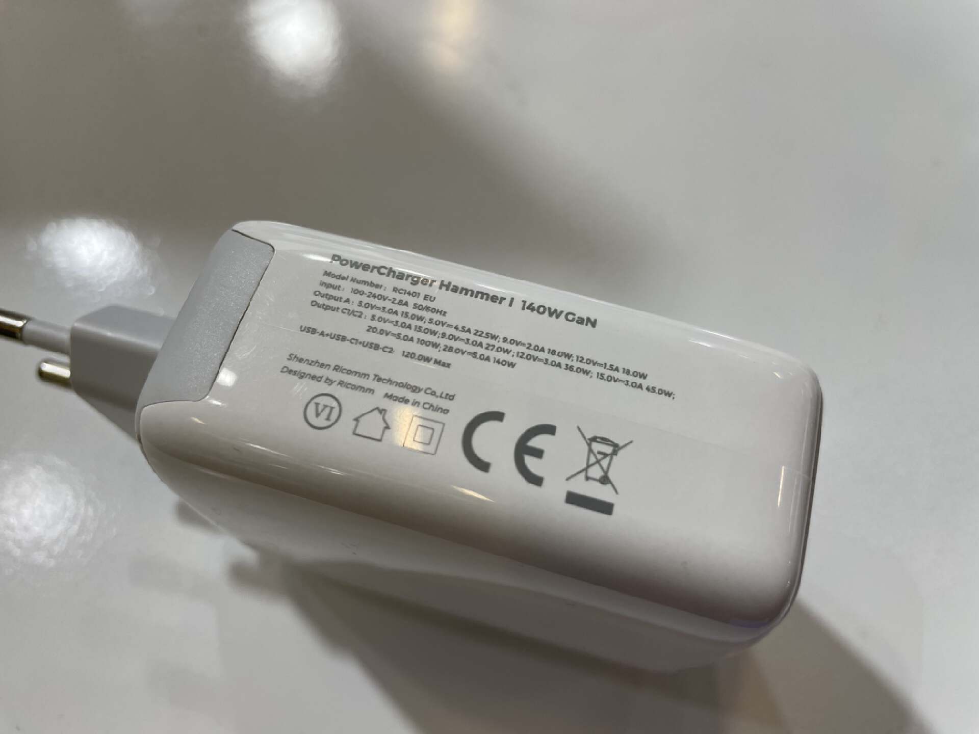 一插多充,智能分配功率,RICOMM推出支持PD3.1 140W氮化镓充电器RC1401-充电头网