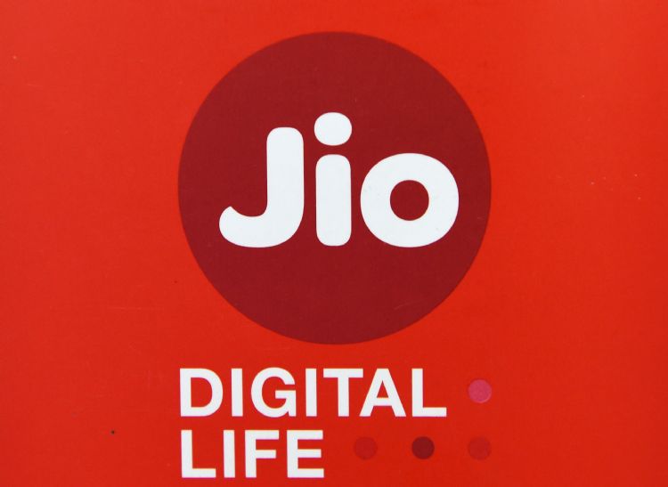 印度电信公司Reliance Jio正在印度本土，为其4G功能型手机Jio Bharat建构完整的生态体系。法新社