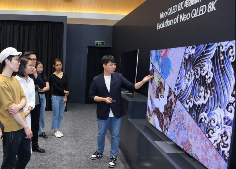 三星于2023年6月举办国内技术研讨会，展示最新电视技术。三星