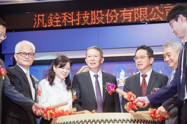 泛铨受惠半导体相关客户积极加大先进制程研发投入，2022年度前三季营运业绩呈现逐季成长趋势。李建梁摄