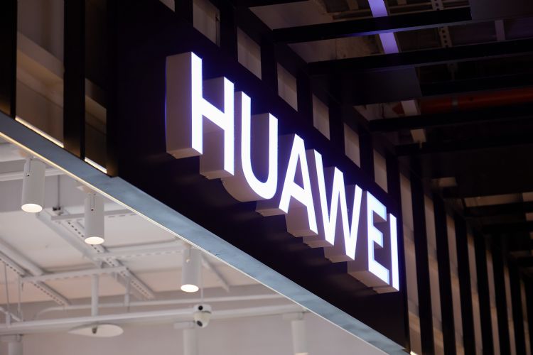 华为转攻折叠主战场 新机连发叫阵三星