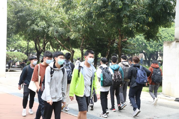台湾除了半导体之外，在网安卓越、国防及战略、民生及战备等产业人才亦不足。符世旻摄