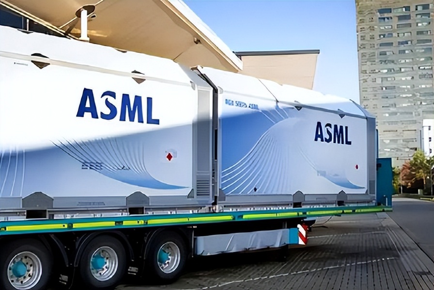 一台EUV光刻机有45万个零件，ASML只生产15%，85%靠采购