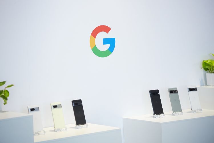 Google决定继续发展硬件业务，维持Android系统地位。法新社