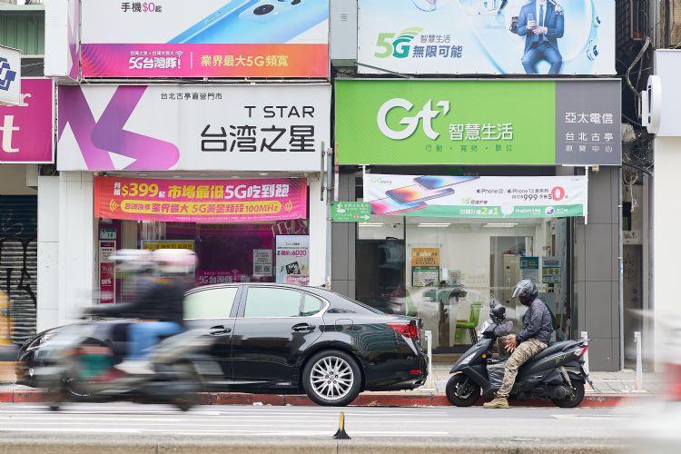 电信业合并案如果获NCC批准，劳动部希望存续公司不会片面变更留用员工的劳动条件。李建梁摄