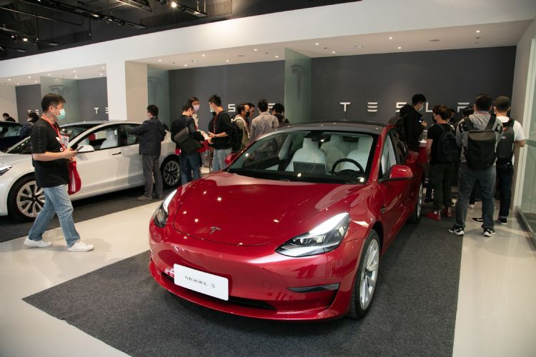 为冲刺年终销售目标，Tesla近期在国内连番出招。符世旻摄