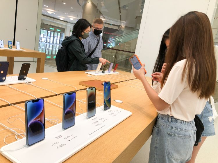 供应链对于iPhone 14系列2022年底前的出货量开始传出杂音。李建梁摄