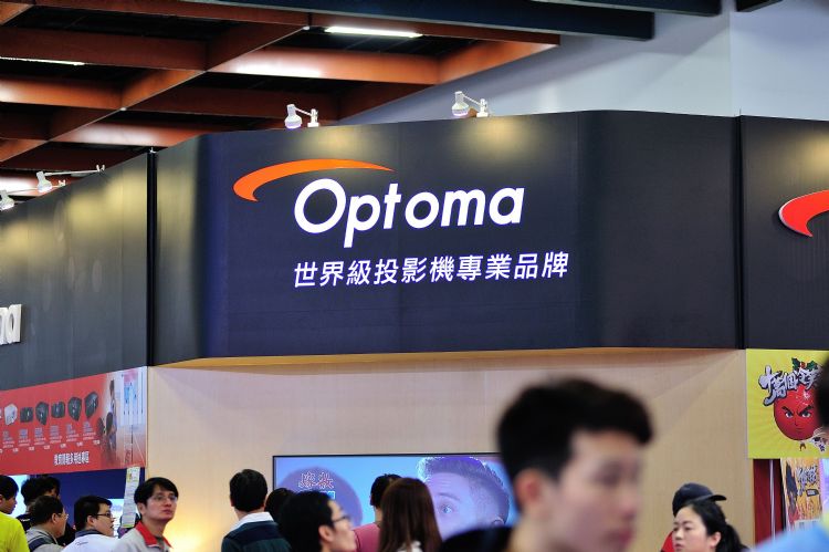 奥图码携手阳明交通大学设立AI暨虚实互动研发中心。李建梁摄