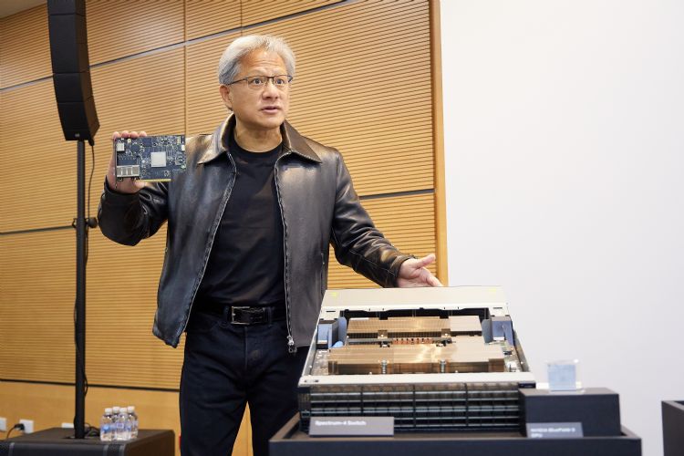 NVIDIA的这一场翻身仗，关键在于数据中心，而国内客户占了将近25%。李建梁摄（数据照）