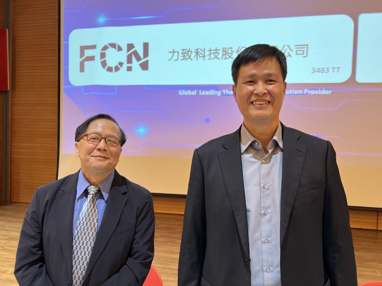 力致董事长饶振奇（右）、总经理连春源。李立达摄