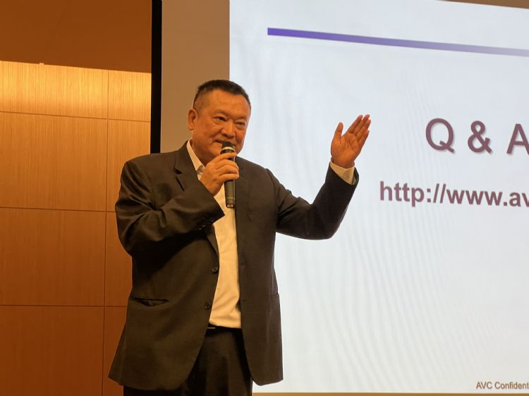 奇𬭎董事长沈庆行指出，AI将会延续好多年，不会泡沫化。李立达摄