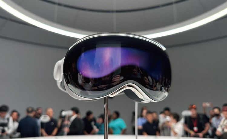 苹果绝口不提将Vision Pro定义为AR或VR，反以「空间运算设备」称之。法新社