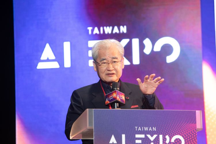 前行政院院长毛治国表示，OpenAI打开潘朵拉的盒子，禁用只会更难管理。符世旻摄